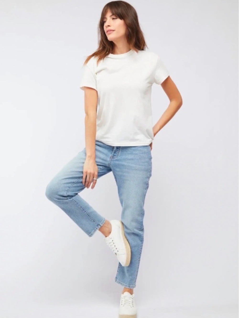Oliver Logan Ludlow Relaxed Mid Rise Classic Jeans Light Indigo Worn Blue.